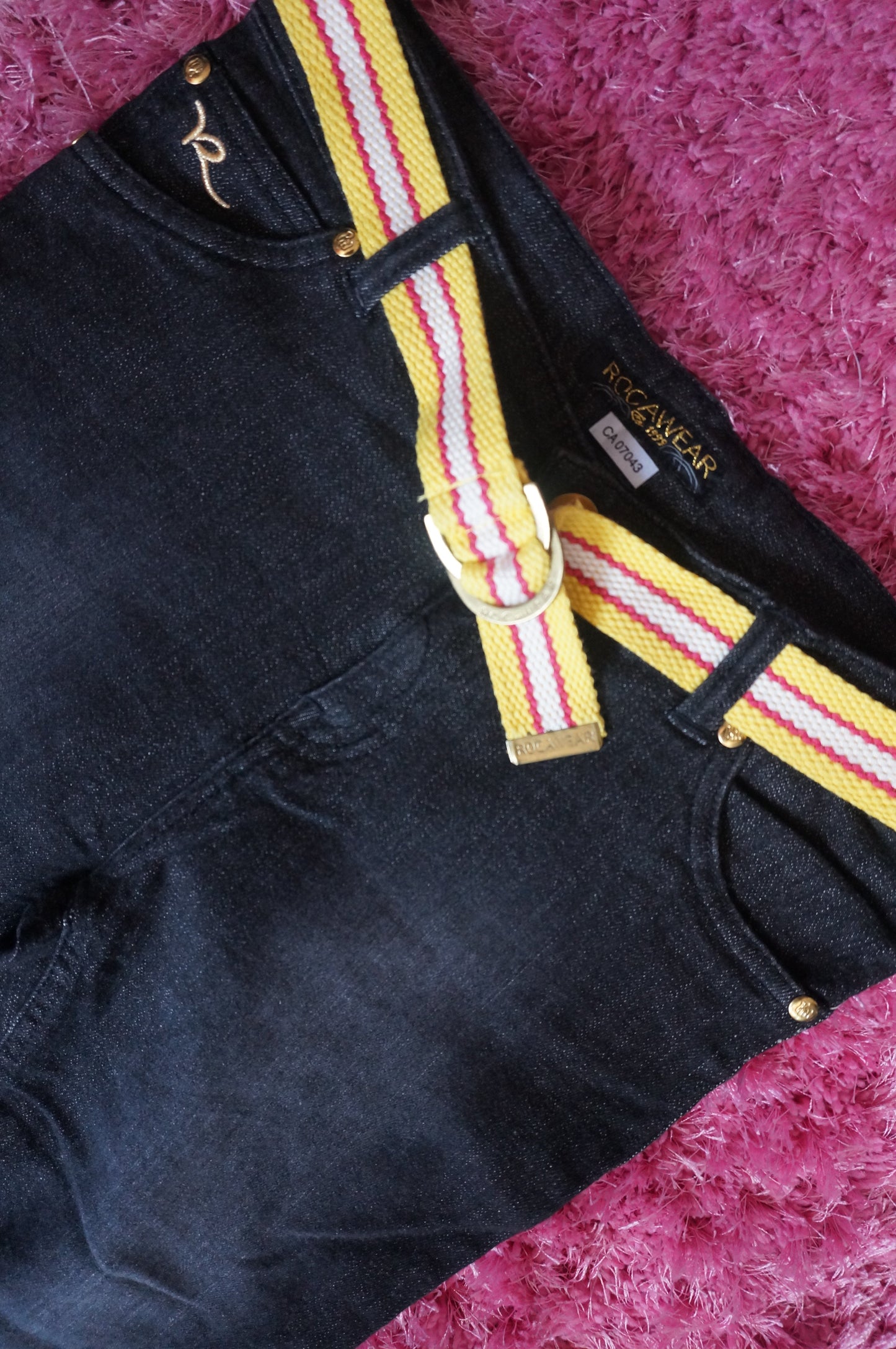 Vintage Black Mid Rise Rocawear Capris - Size 1