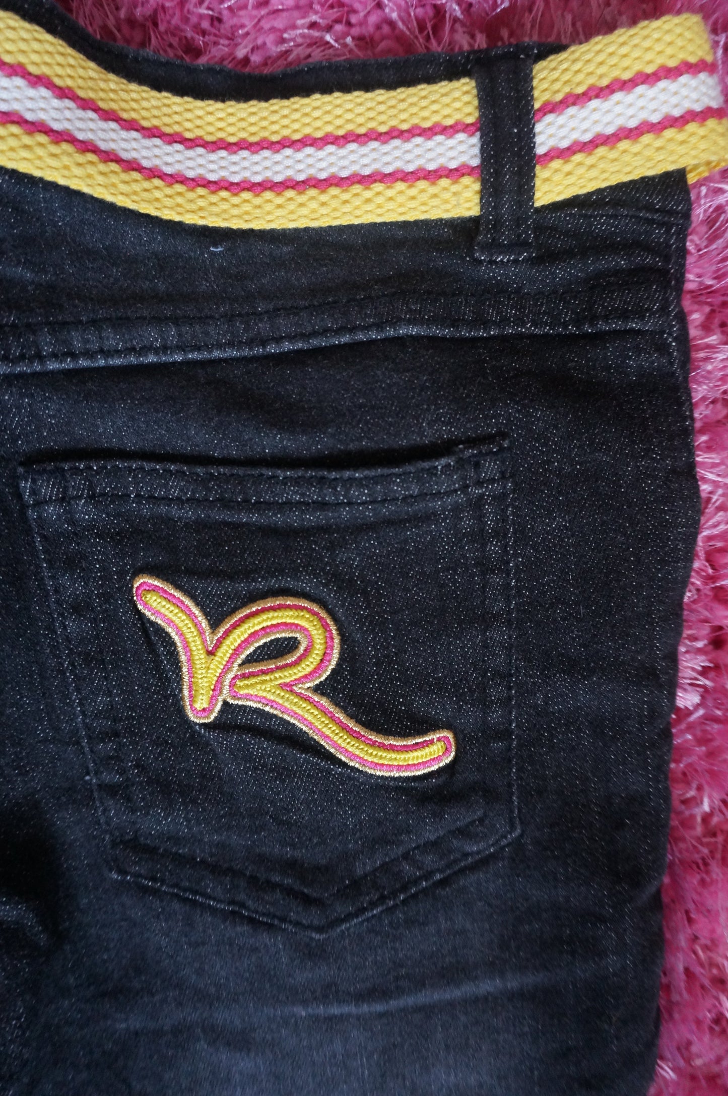 Vintage Black Mid Rise Rocawear Capris - Size 1